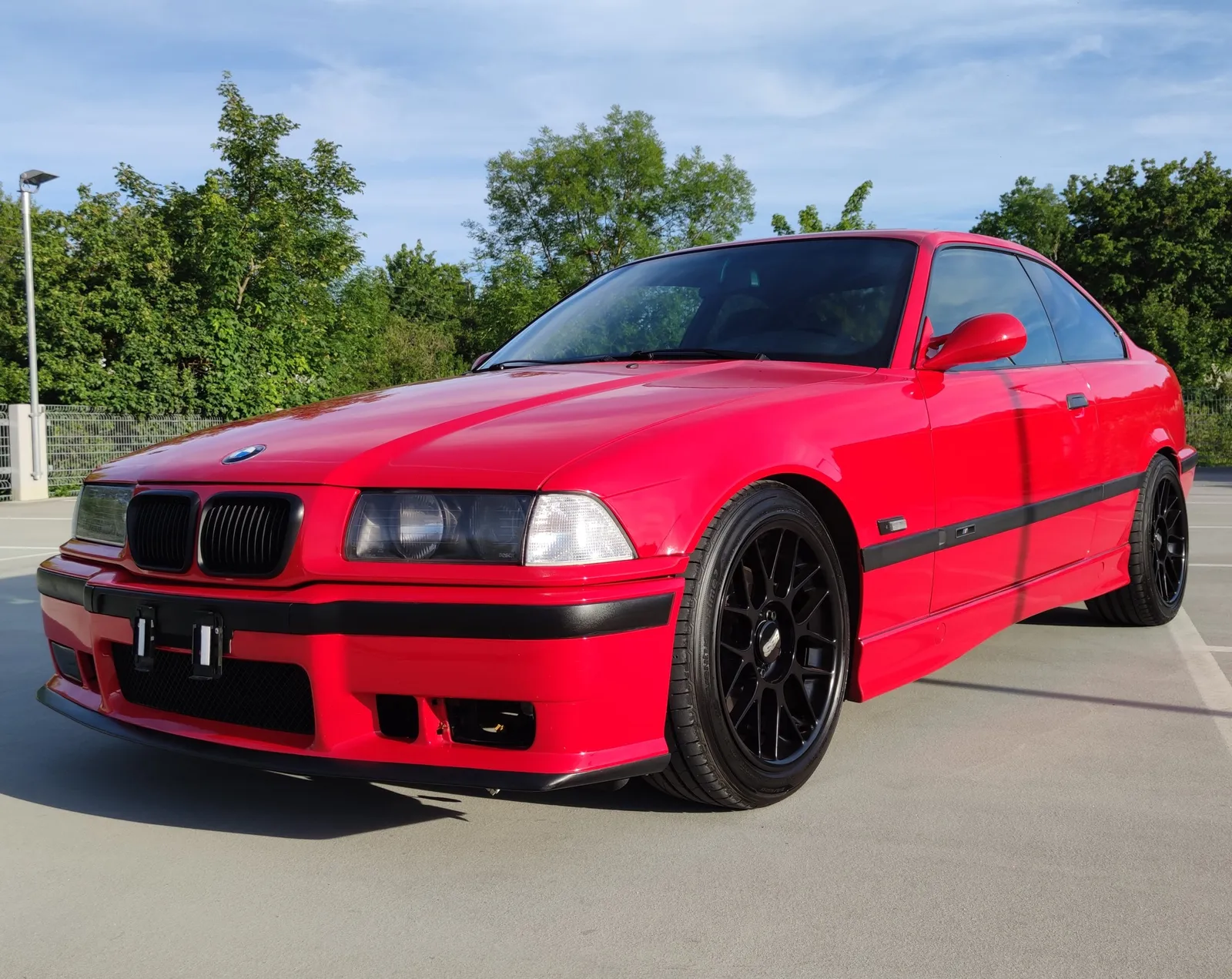 Roter BMW 3er E36 nach Politur und Aufbereitung
