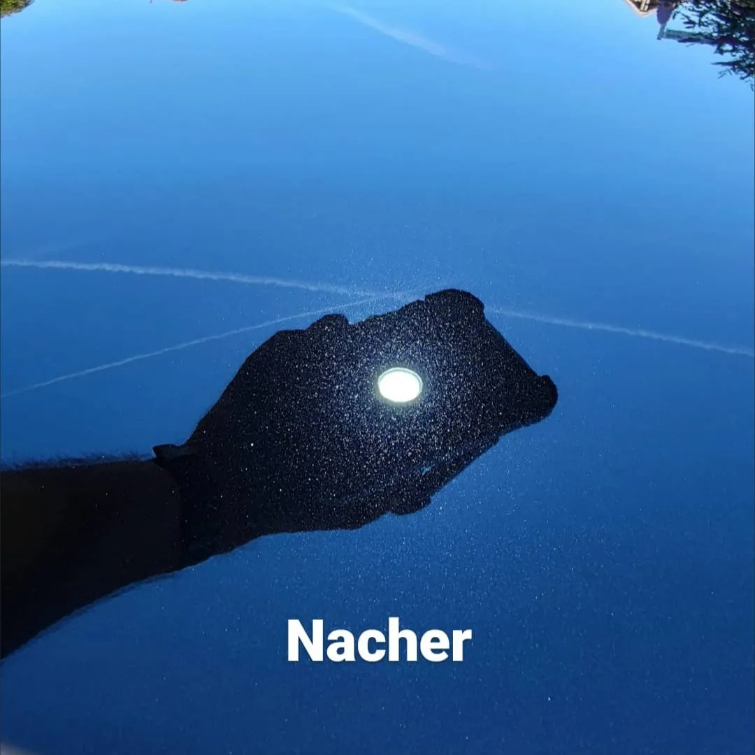 Spiegelglatter Autolack nach der Lackkorrektur